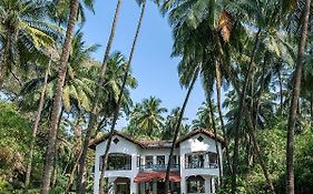 Saffronstays Thalassea - 4Bhk Beachfront Villa With Lawn & Private Beach Access